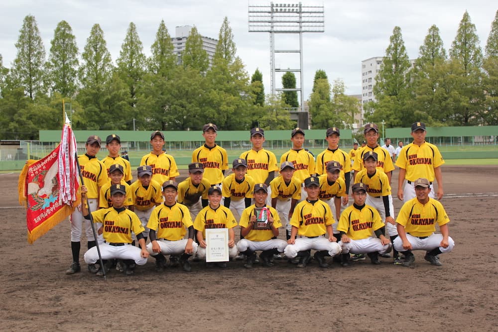 優勝旗と共に最後の集合写真